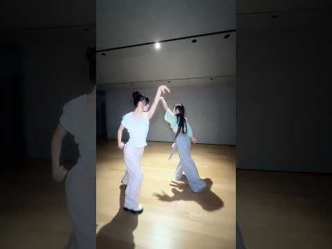 this duet dance #빌려온고양이 #Billyeoon_Goyangi #Do_the_Dance #MOKA #모카 #IROHA #이로하 #ILLIT #아일릿