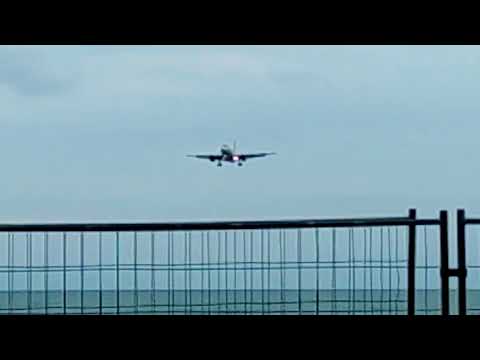 How planes land at the airport of Batumi