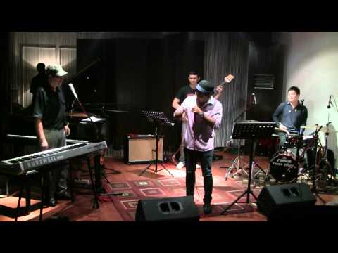 Tompi ft. Idang Rasdiji II - So Danço Samba @ Mostly Jazz 15/10/11 [HD]