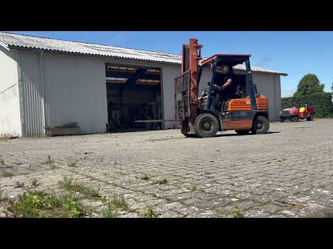 Video: Toyota 02-5 FD 25 gaffeltruck 1