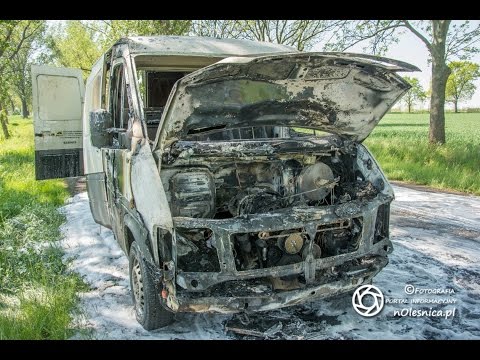 Pożar dostawczaka na trasie 451 na Bierutów