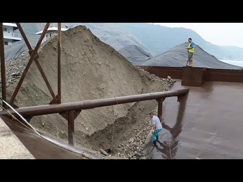 The ore is too large, the steel ropes are pulled off