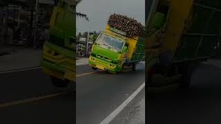 Download lagu Truk new rumpi muat tebu oleng ban depan sampai ngangkat😮#sahabatnewrumpi#galeryrumpiofficial mp3 Download lagu Truk new rumpi muat tebu oleng ban depan sampai ngangkat😮#sahabatnewrumpi#galeryrumpiofficial mp3