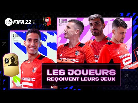 Nayef Aguerd distributes FIFA 22 to the Red and Black 😂🎮