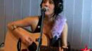 Pascale Picard - &quot;Smilin&#39;&quot; (live acoustique)
