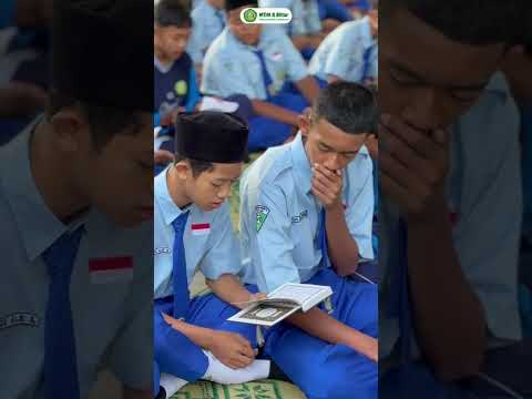 Membaca Surat Yaasiiiin untuk memperingati kemerdekaan Republik Indonesia