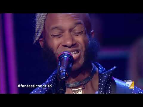 "Oh Betty": Fantstic Negrito sul palco di Propaganda Live