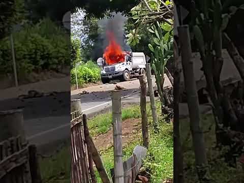 ¡Se metieron al pueblo!