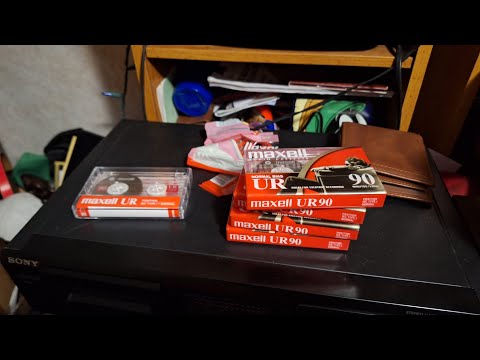 Opening a Maxell UR 90 Type 1 Cassette
