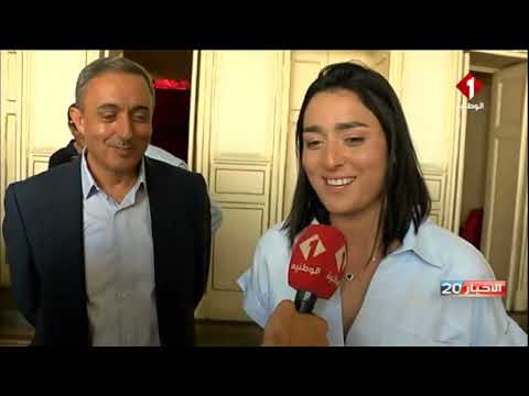 شارع الحبيب بورقيبة بالعاصمة الجماهير التونسية تحتفي بالبطلة العلمية أنس جابر