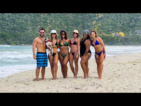 Our rescued dog's first trip to the beach 😳 Cuyagua, Venezuela