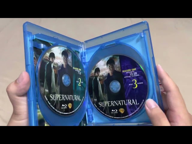 Vídeo relacionado con Supernatural: The Complete First Season (4 Blu-Ray) [Edizione: Regno Unito] [Reino Unido] [Blu-ray]