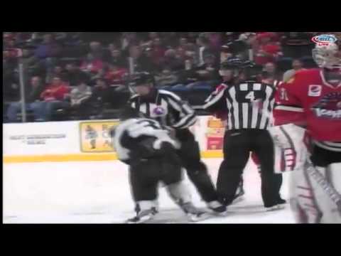 Richard Clune vs Cody Bass