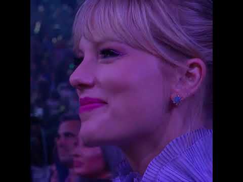 Taylor Swift reacting to Mariah Carey's performance at the 2019 BBMAs