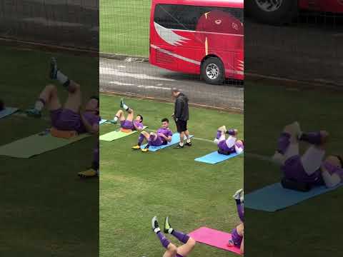 HLV Park Hang-seo đầy CẢM XÚC trong buổi tập cuối cùng trên sân của VFF