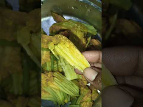 Pumpkin flower pakoda.#pumpkin #shorts #bibhumamarosei