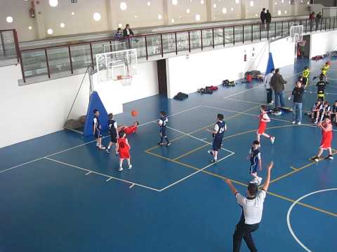 Entrada amb l'esquerra Jordi Gálvez Sant Gervasi Mollet CB i UNió Manresa abril 2010