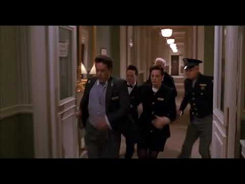 Mamma ho riperso l’aereo scena mitra