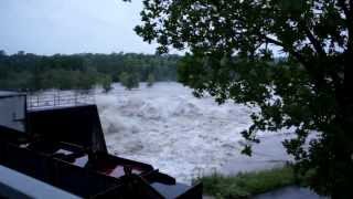 preview picture of video 'Hochwasser 2013 - Staudamm in Thaling am Sonntag, 2. Juni 2013'