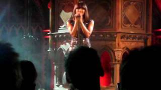 Alexandra Burke @ Union Chapel - They Don&#39;t Know (Litte Noise Sessions 17/11/2009)