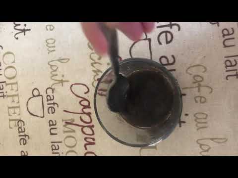 adding vinegar to soil to test its pH