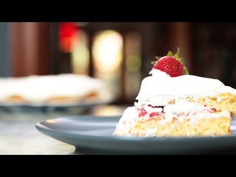 Spongecake, a Vehicle for Summer Fruit - Melissa Clark Cooking | The New York Times