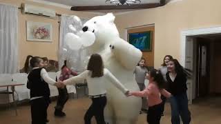 Білий ведмідь на дитяче свято