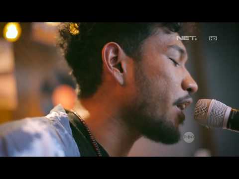 Teddy Adhitya - Let Me (Live at Breakout)