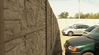 Slovakya'da 'bölücü' duvara yıkım kararı