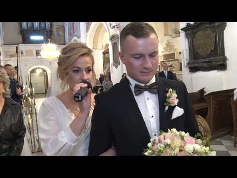 Panna Młoda śpiewa na swoim ślubie - Wśród tylu dróg (2024)
