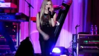 Download lagu Avril Lavigne - Wish You Were Here (Live in Turin 2011) mp3