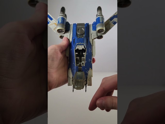 Vídeo relacionado con Rogue One Star Wars Rebel Emblema Metálico con Botón Billetera/Cartera Bi-Fold para ID & Tarjetero, Marrón