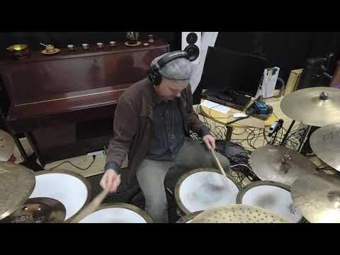 Danten Monttu(KasarmiStudios)Antti lämmittelee hetken ennen arpeggios from Turenki biisin äänitystä.