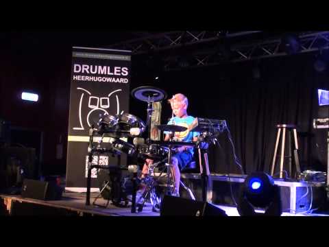 Thijn speelt Calm after the Storm WWW.DRUMLESHEERHUGOWAARD.NL