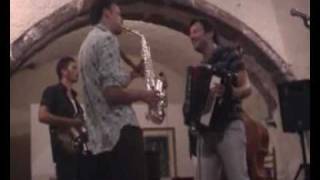 Kostis Maraveyas "l΄ ombelico del mondo" (and the solos) live at Megaro Gyzi Festival 2009.wmv