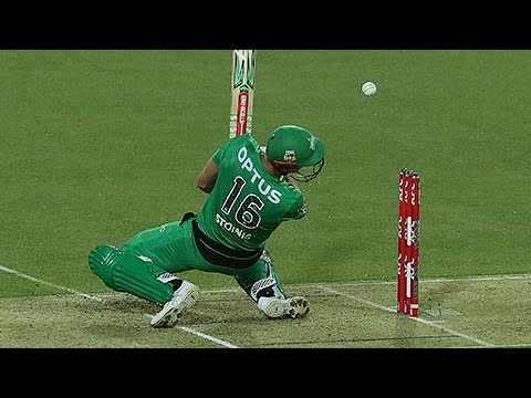 Stoinis cops full force of scorching Meredith delivery