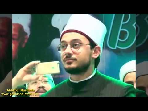 Qomarun قَمَرٌ _ Khairil Bariyah voc Mostafa Atep ft Habib Syech Assegaf HQ
