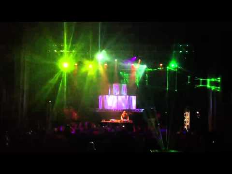 Ron D. Core live on 2 turntables at #NoDoz 2012