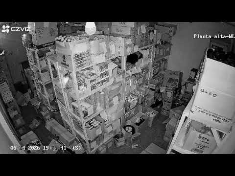 M7.5 Earthquake shakes a shop warehouse in Guacara, Carabobo, Venezuela