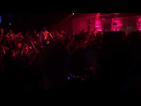 Jane Fitz @ La Machine du Moulin Rouge