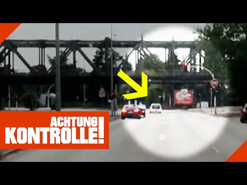 Brazenly ran a red light! Woman breaks several traffic rules! | Attention: Control | Kabel Eins