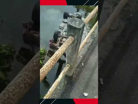 Caminhão cai de ponte em Mojú.