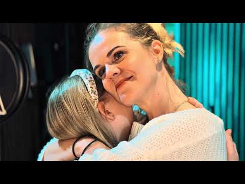 Láska mamy ( cover "Love- Lennon&Maisy")- Veronka a Veronika Rabada