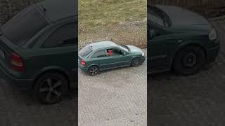 VIDEO: Bărbat filmat în timp ce se masturbează în mașină între blocuri la Avantgarden 1 video
