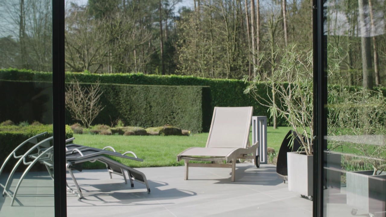 MINIMALISTISCH POOLHOUSE MET ARTLINE-SCHUIFRAAM