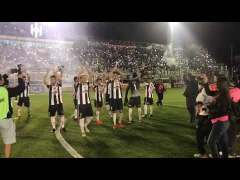 "El recibimiento de los hinchas a Central Córdoba en la final con Sarmiento de Junín" Barra: La Barra del Oeste • Club: Central Córdoba