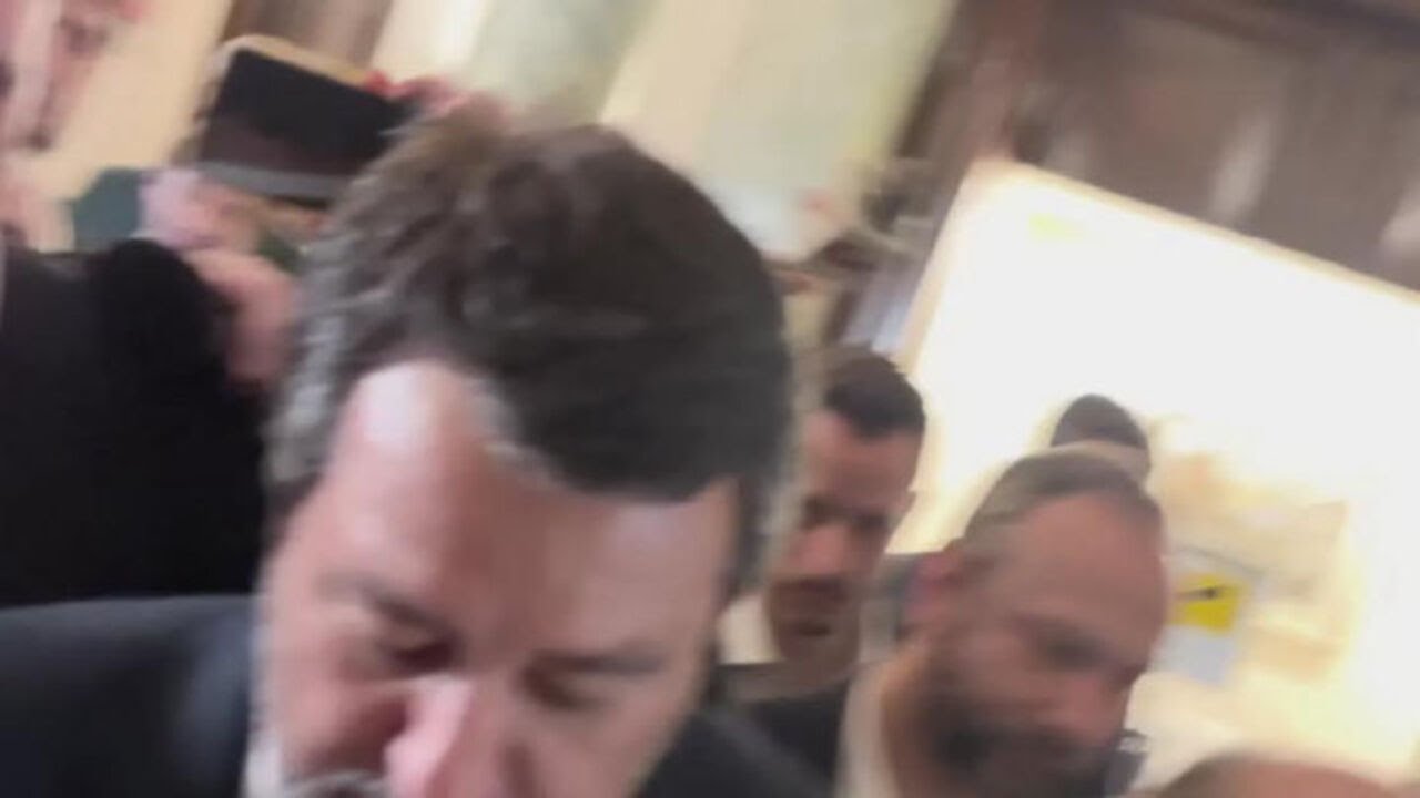 Salvini: Stiamo lavorando per evitare un aumento indiscriminato dei prezzi dei biglietti aerei