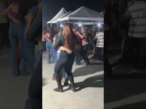 Forró pra se agarrar na cidade de Ibaretama no Ceará #fy #piseiro #danca