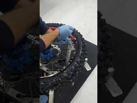 How to use No Pinch Motorcycle tire mounting tool