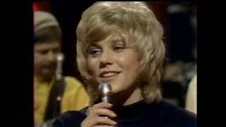 THE IRISH ROVERS with guest ANNE MURRAY. 1971.